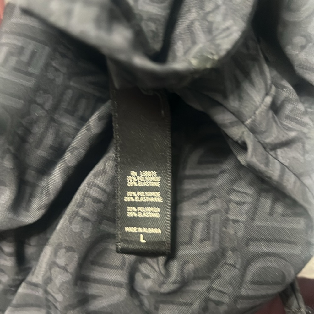 Fendi size L Skims- Skimpy Scoop - Picture 4 of 4